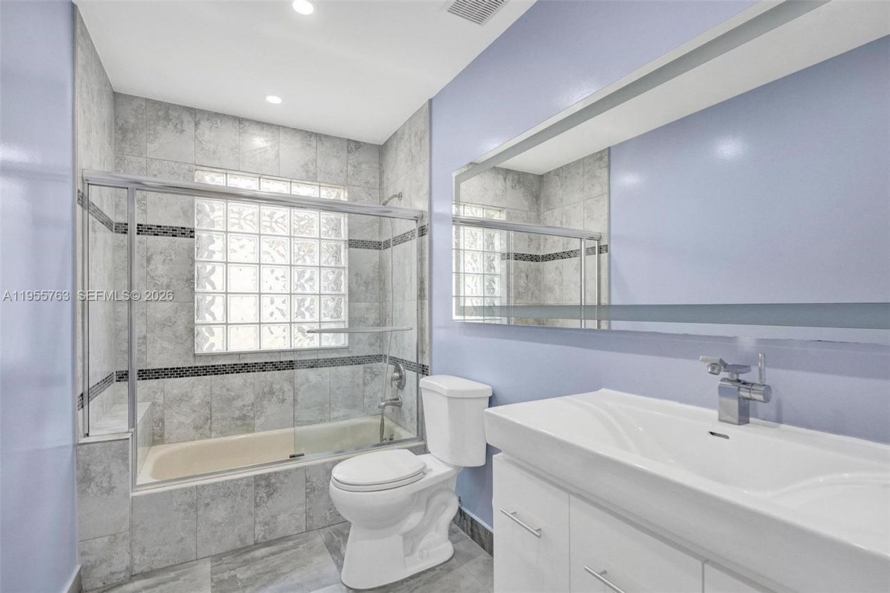 1251 Hayes St, Hollywood, FL 33019 Photo