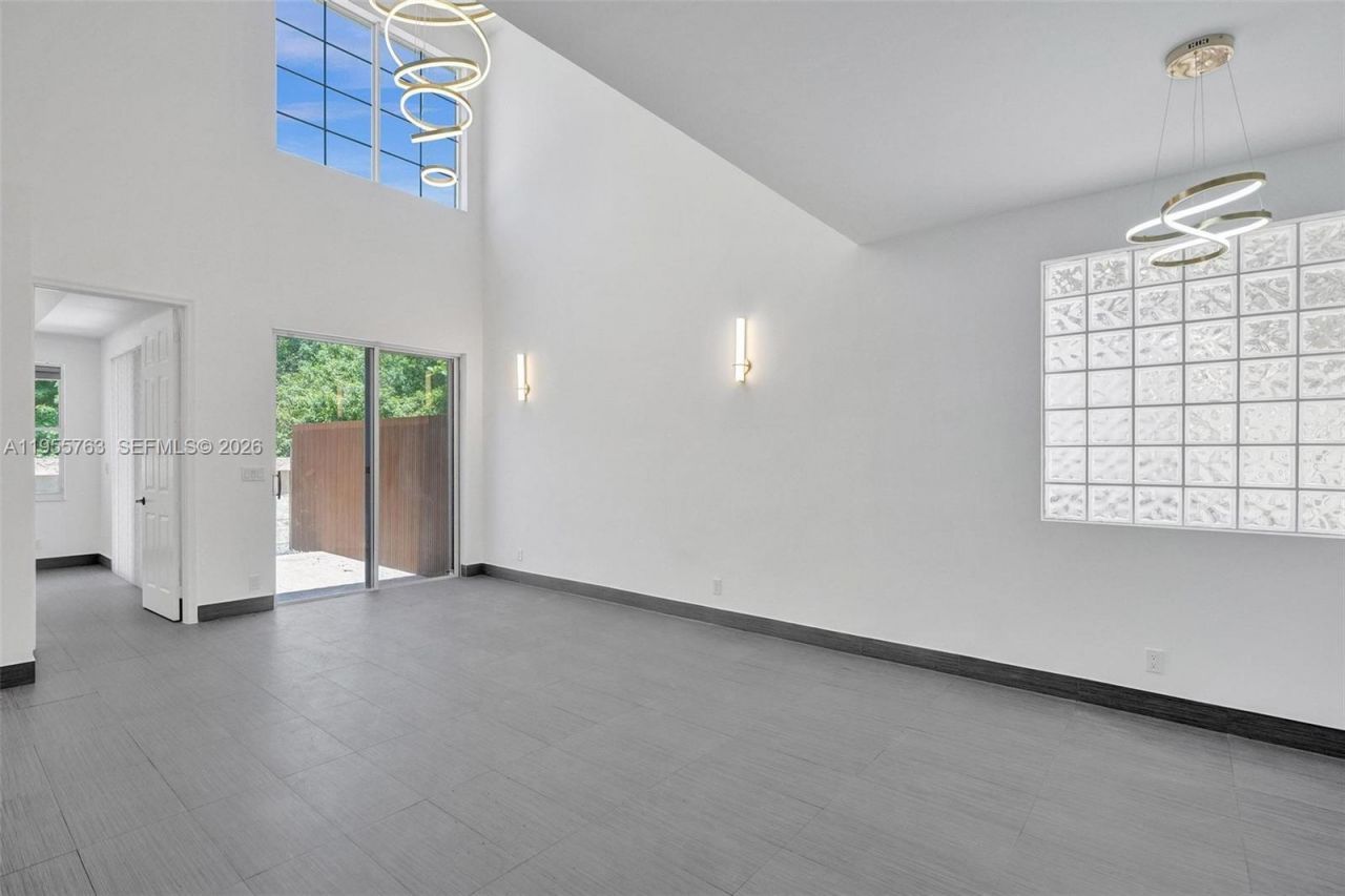 1251 Hayes St, Hollywood, FL 33019 Photo