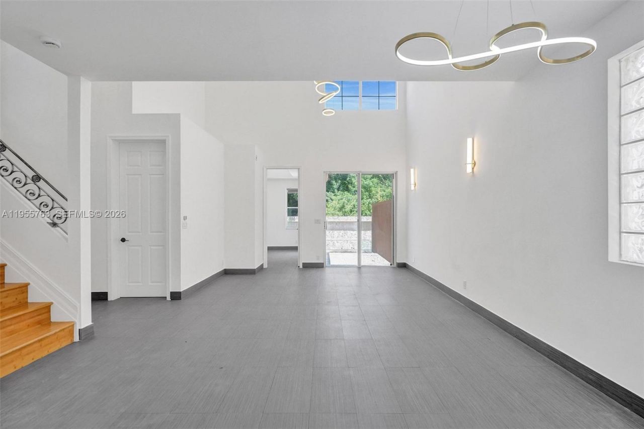 1251 Hayes St, Hollywood, FL 33019 Photo