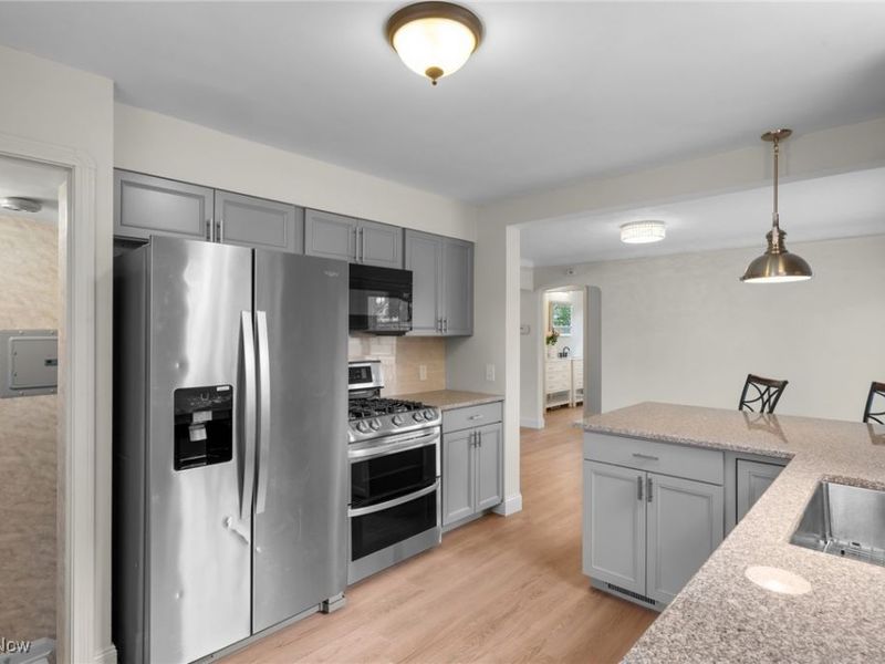5906 Twin Lakes Drive, Parma, OH 44129 Photo 11