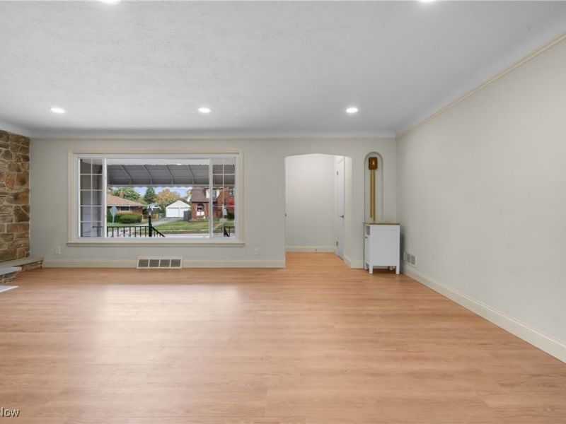 5906 Twin Lakes Drive, Parma, OH 44129 Photo 4