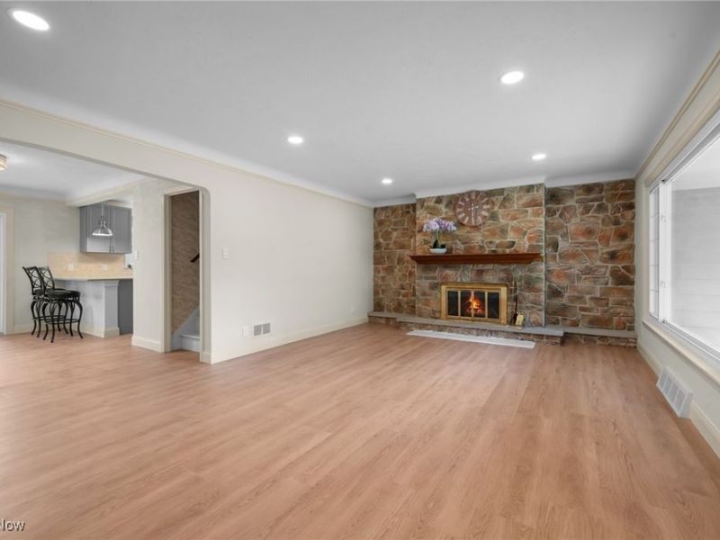 5906 Twin Lakes Drive, Parma, OH 44129 Photo 5