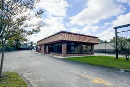 4113 Rivers Avenue  photo 4