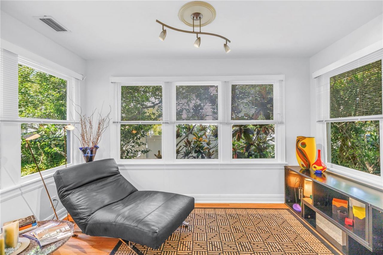 115 21st Avenue Ne, Saint Petersburg, FL 33704 Photo