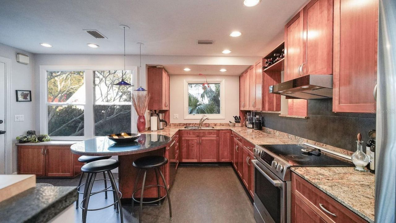 115 21st Avenue Ne, Saint Petersburg, FL 33704 Photo