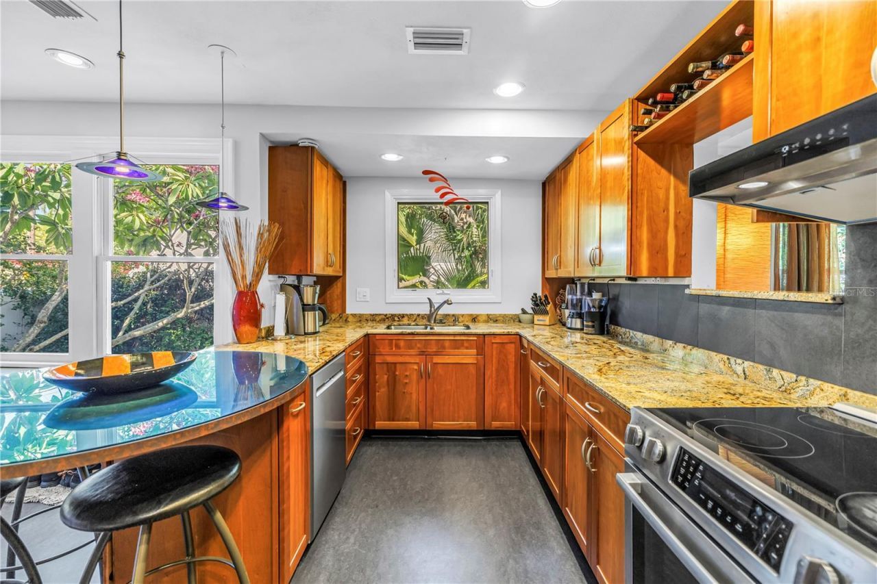 115 21st Avenue Ne, Saint Petersburg, FL 33704 Photo