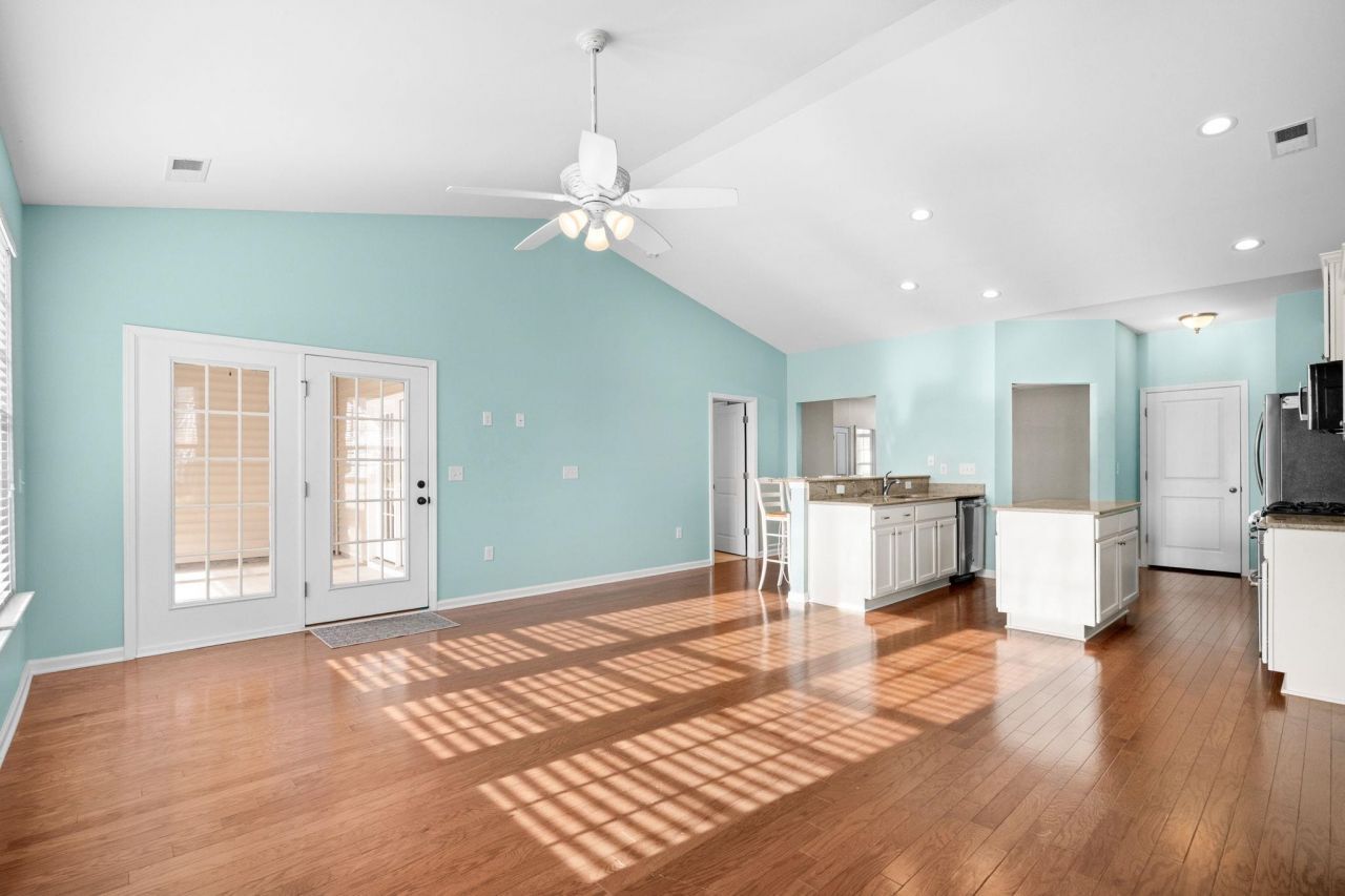 153 Parmelee Dr. Photo 10