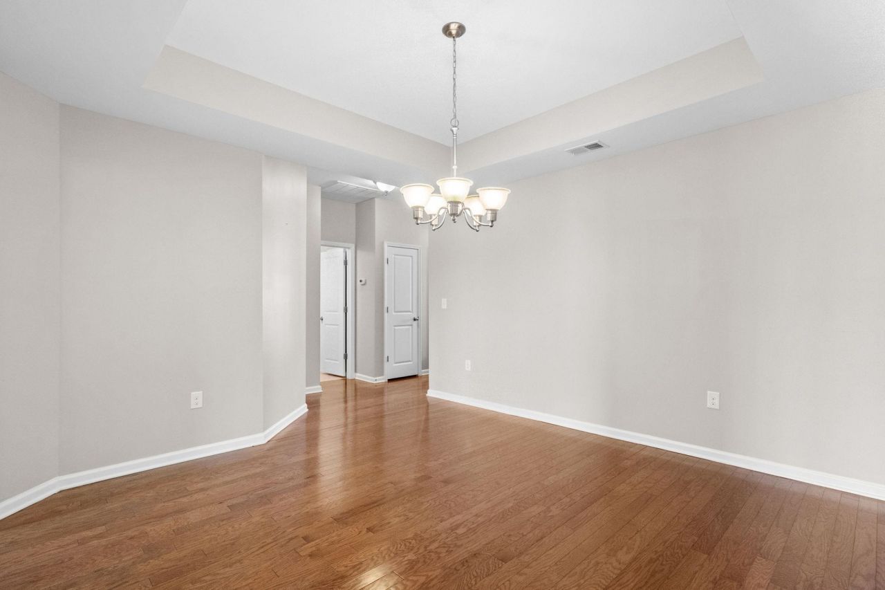 153 Parmelee Dr. Photo 6