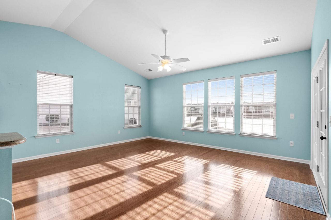 153 Parmelee Dr. Photo 8