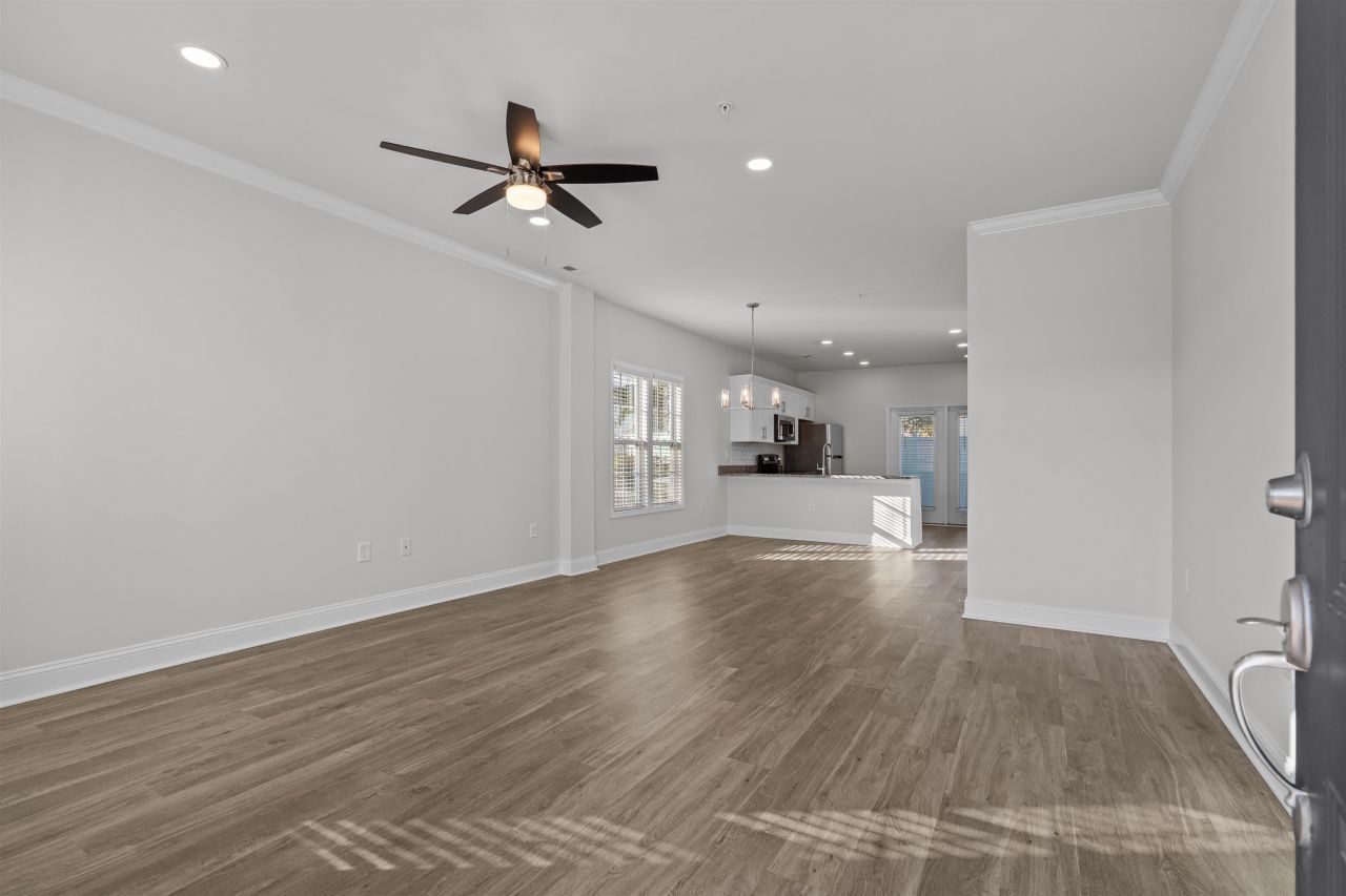 829 Moen Pl. Photo 2