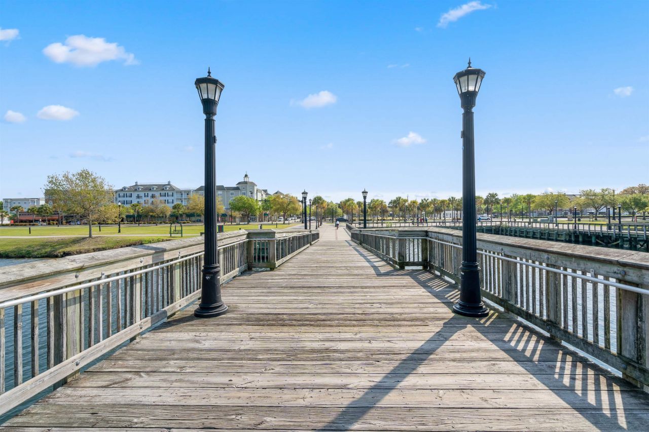 829 Moen Pl. Photo 27