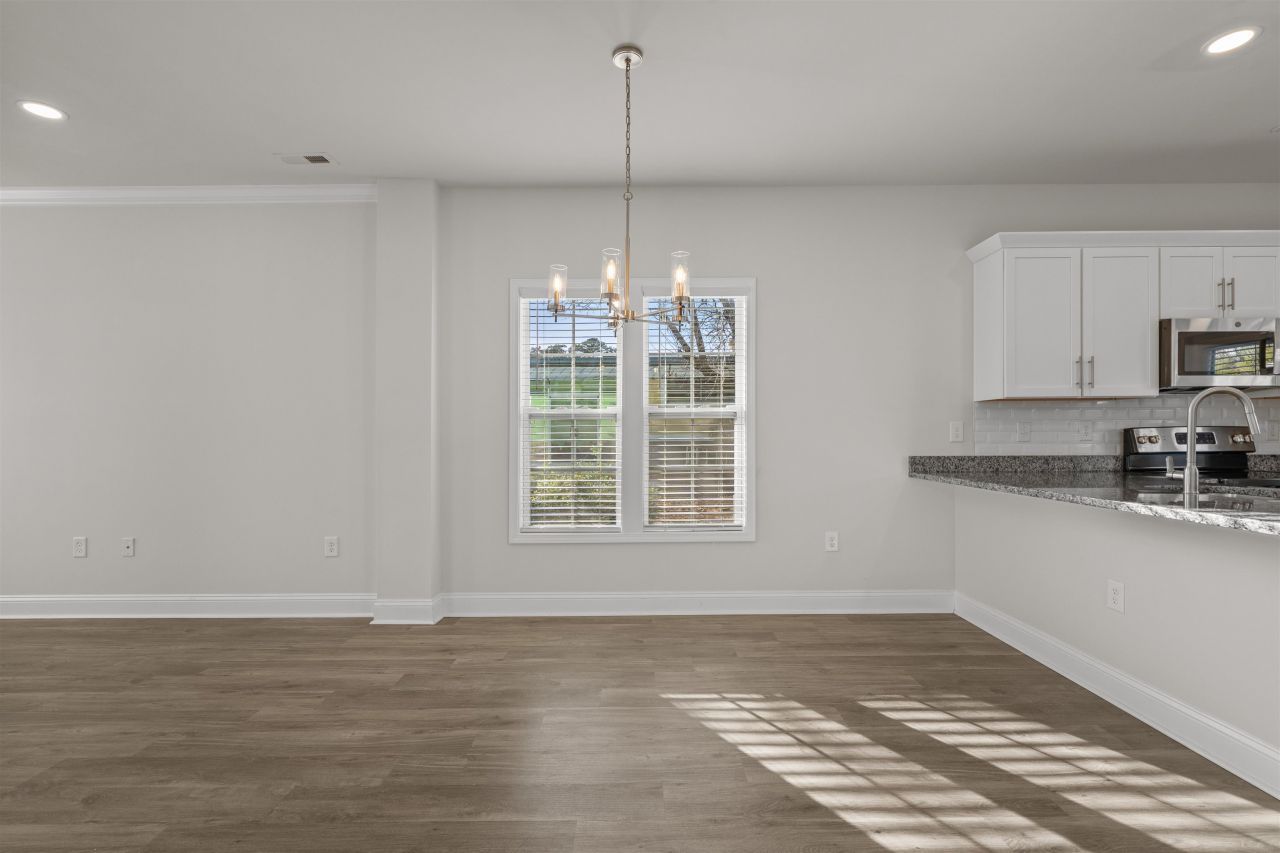 829 Moen Pl. Photo 5