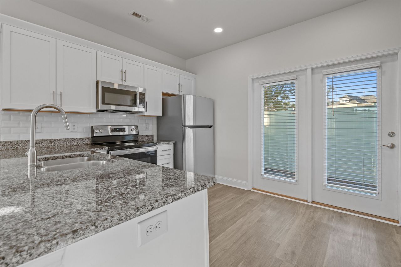 829 Moen Pl. Photo 7