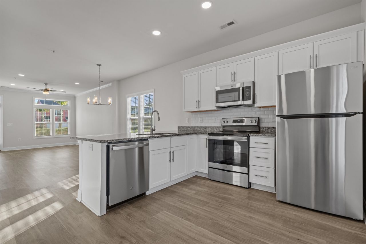 829 Moen Pl. Photo 9