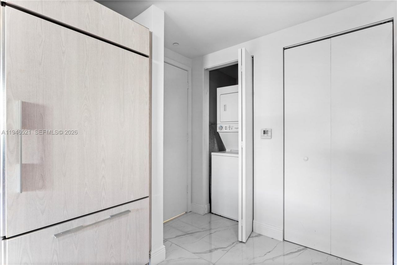 45 SW 9th St, Unit 1209, Miami, FL 33130 Photo