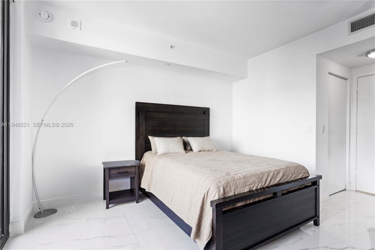 45 SW 9th St, Unit 1209, Miami, FL 33130 Photo