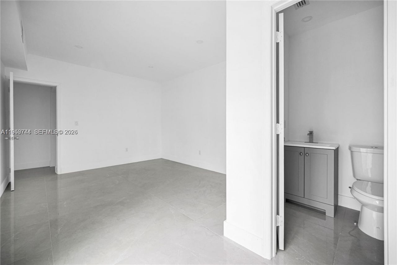 2270 NW 153rd St, Miami Gardens, FL 33054 Photo