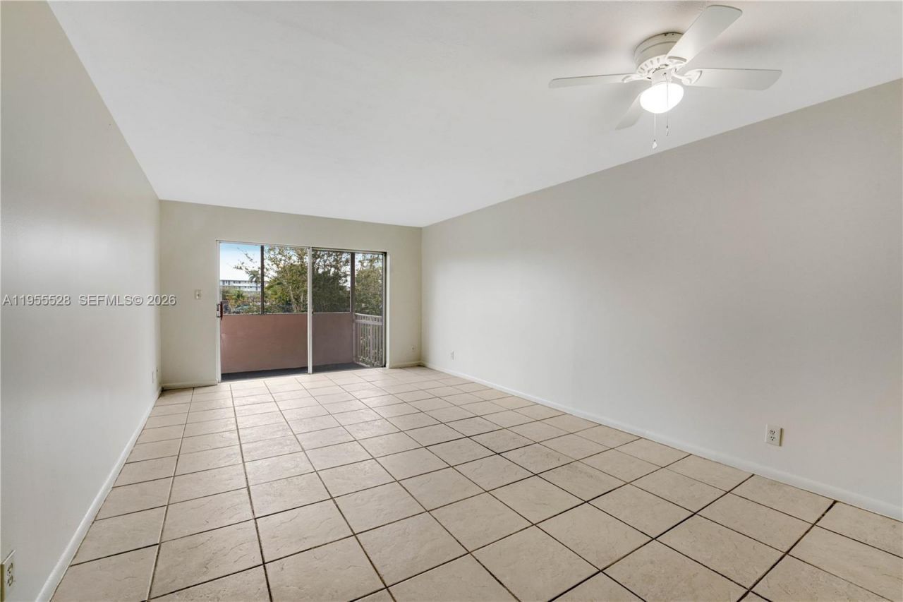 1200 Tallwood Ave, Unit 308, Hollywood, FL 33021 Photo