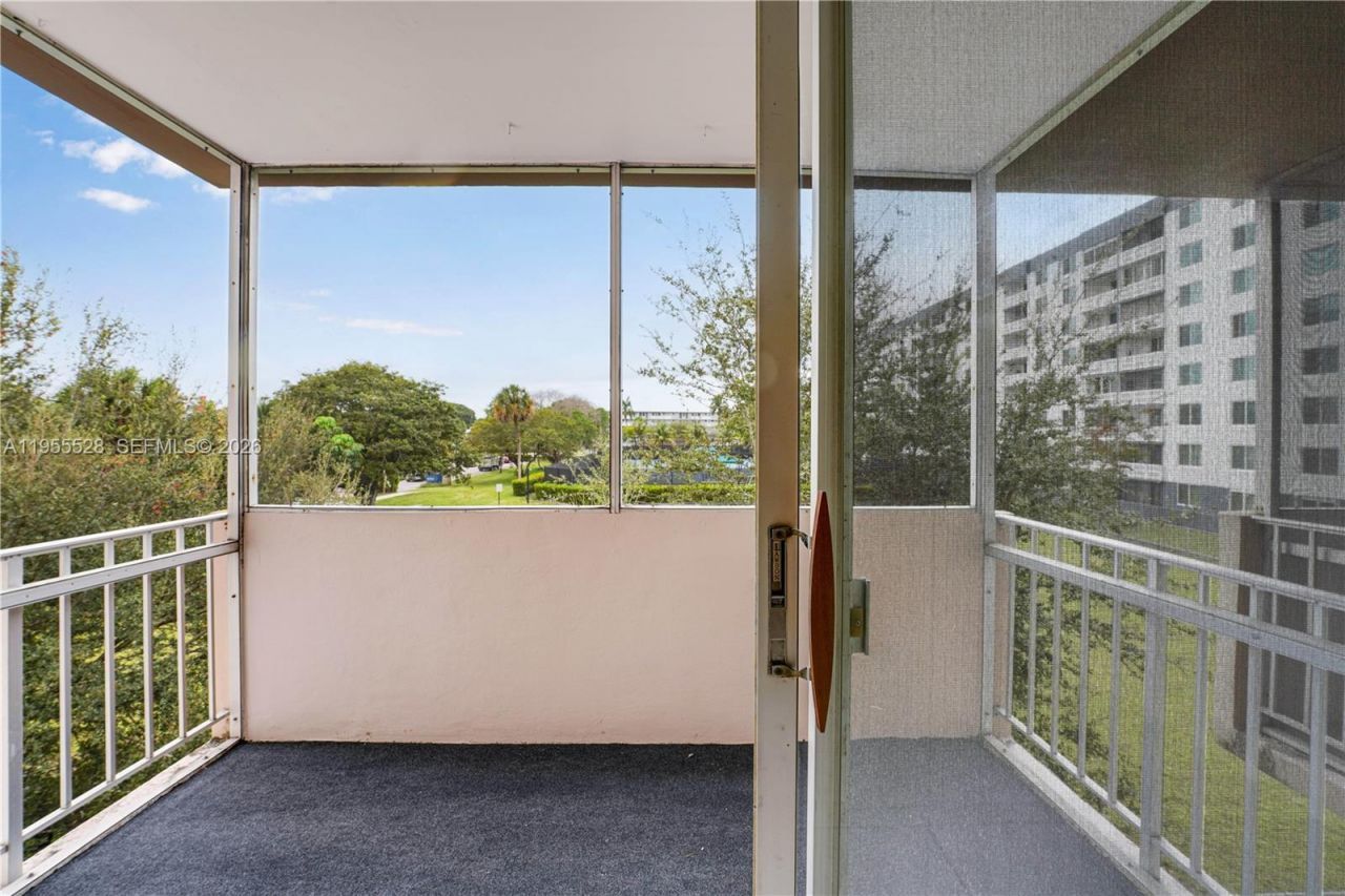 1200 Tallwood Ave, Unit 308, Hollywood, FL 33021 Photo