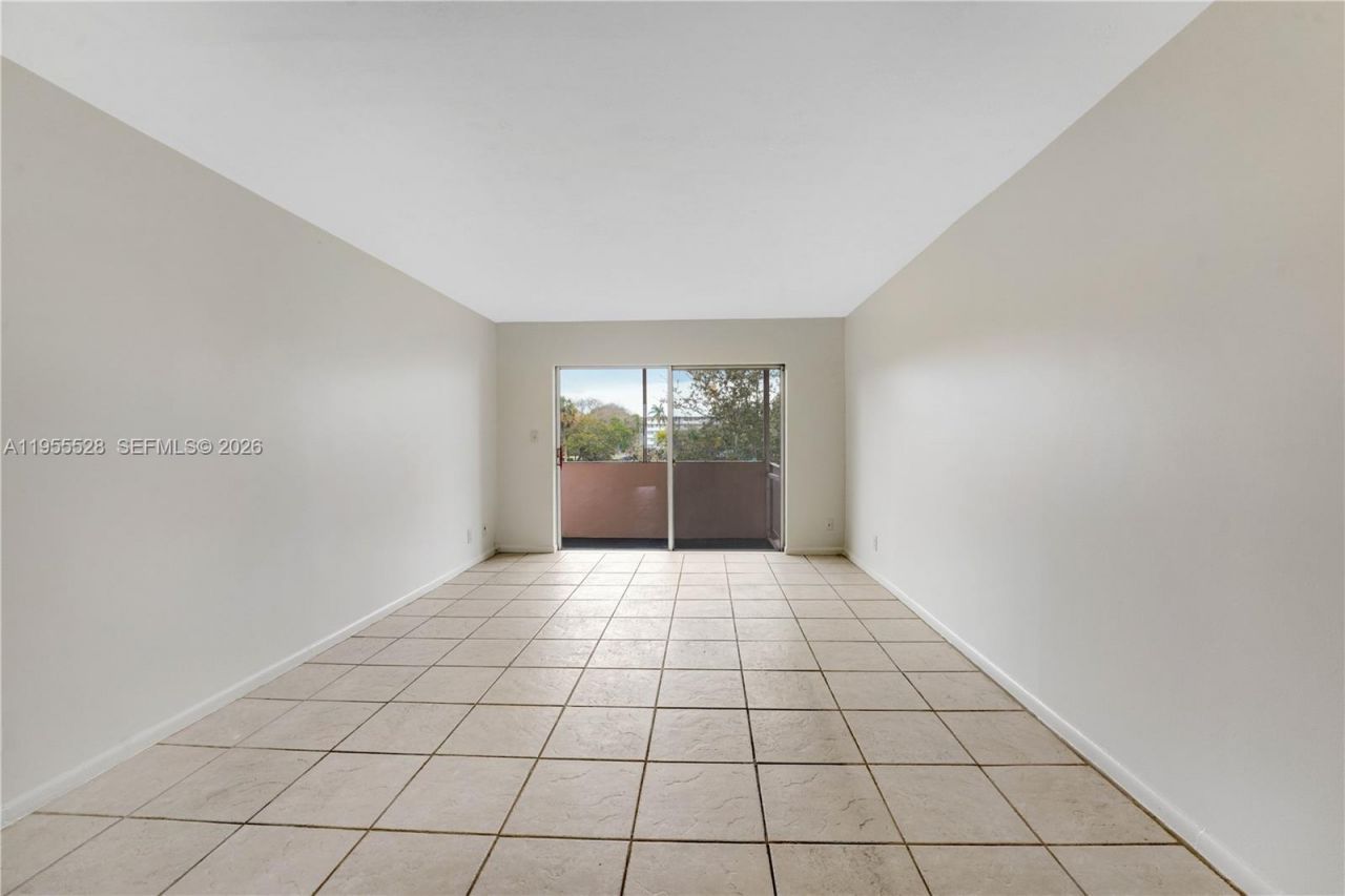 1200 Tallwood Ave, Unit 308, Hollywood, FL 33021 Photo