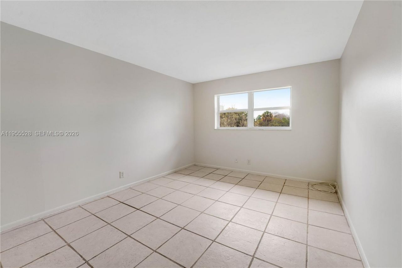 1200 Tallwood Ave, Unit 308, Hollywood, FL 33021 Photo