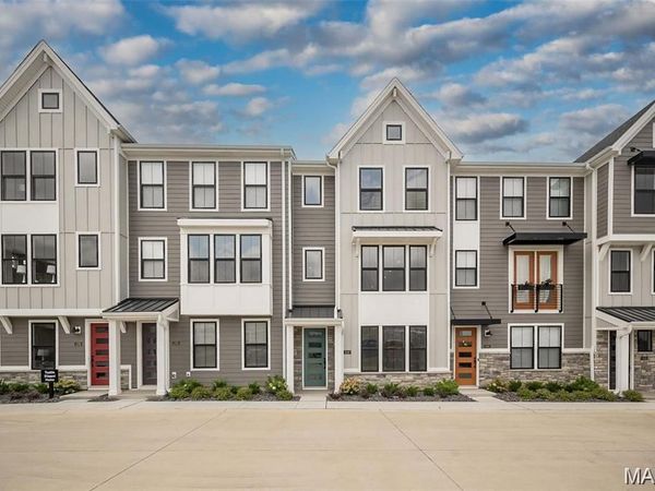 1347 W Gateway Heights W, Unit 53-603, Richmond Heights, MO 63144