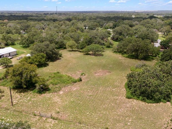271 Hermosa, Poteet, TX 78065