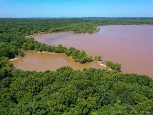 1679 Augustus Road , Canadian, OK 74501