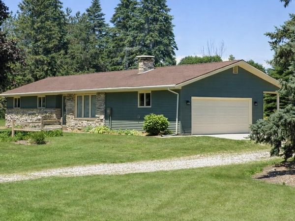W2276 Ourtown Rd, Lima, WI 53085