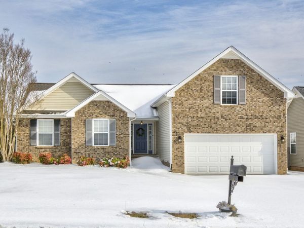 2789 Ridgepole Dr, Clarksville, TN 37040