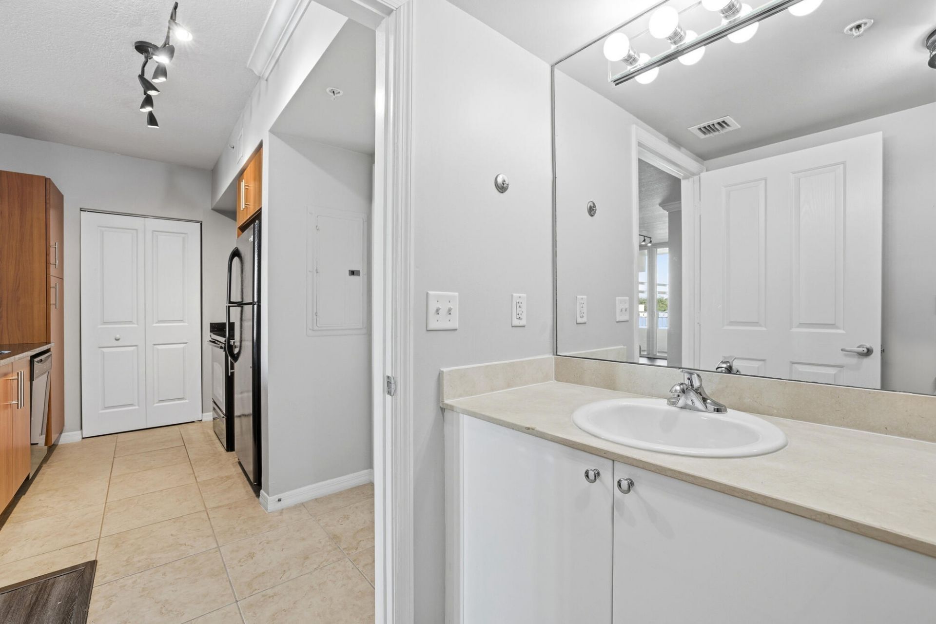 600 S Dixie Highway, Unit 250, West Palm Beach, FL 33401 Photo