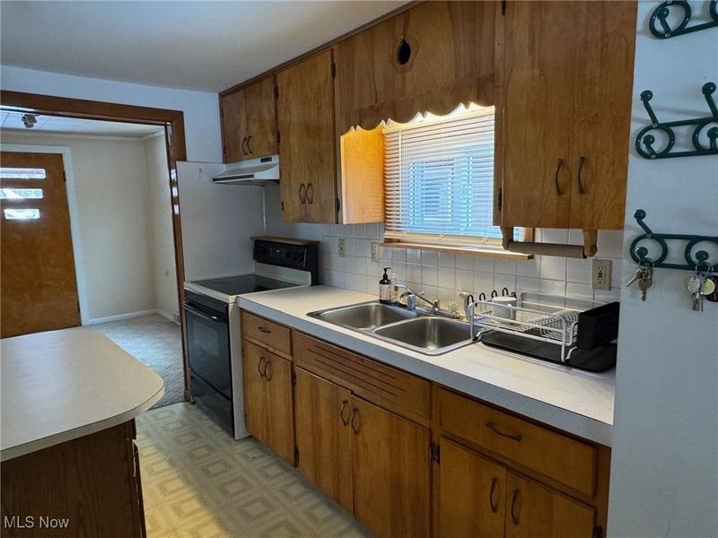 2160 Ingersoll Drive, Akron, OH 44320 Photo 18