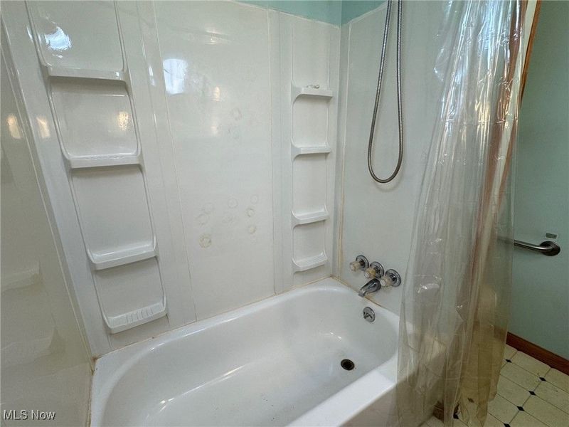 2160 Ingersoll Drive, Akron, OH 44320 Photo 24