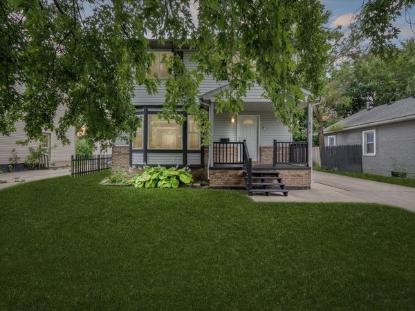 578 E Mahan Avenue, Hazel Park, MI 48030