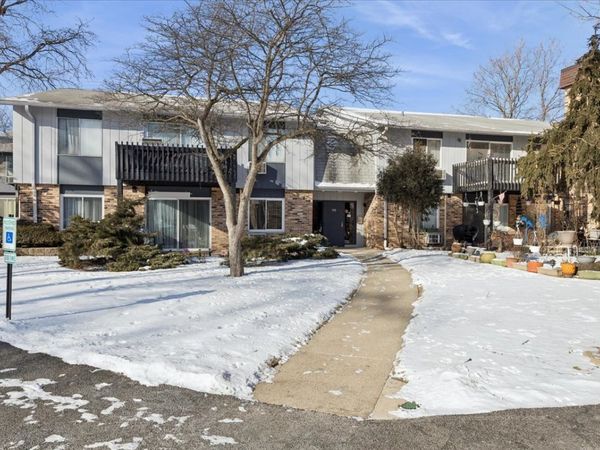 948 E Old Willow Road, Unit 204, Prospect Heights, IL 60070