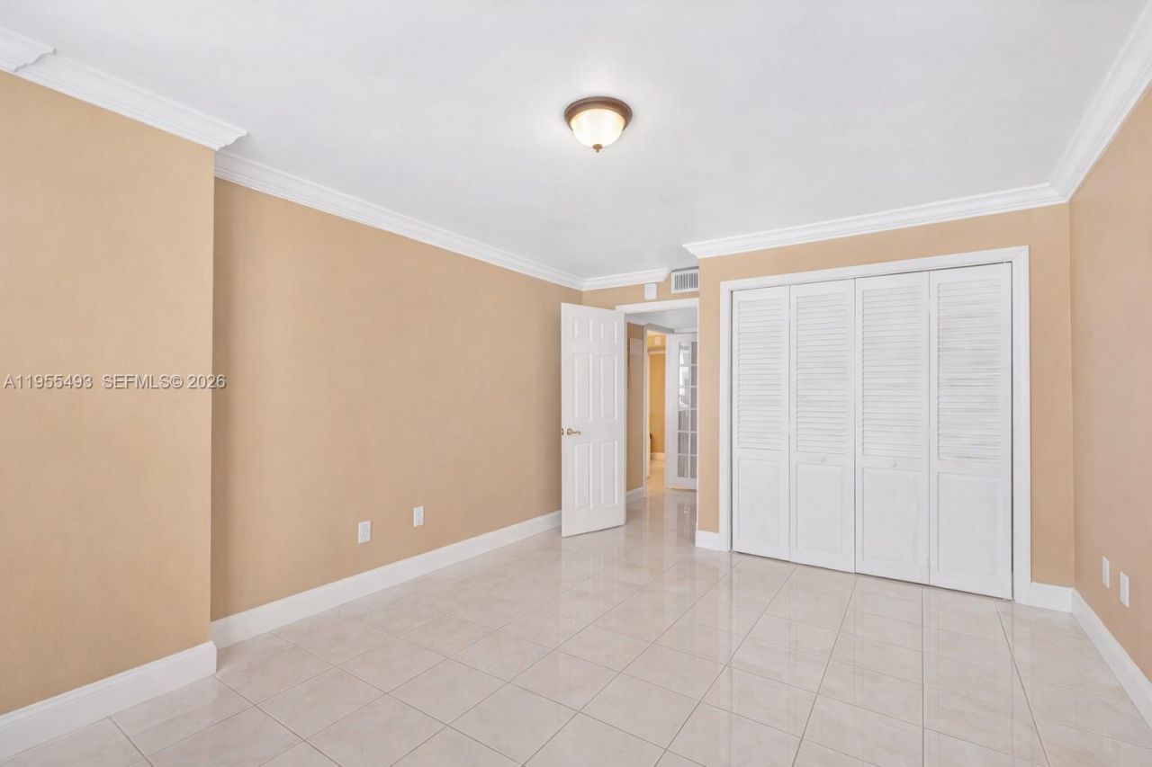 6039 Collins Ave, Unit 1206, Miami Beach, FL 33140 Photo