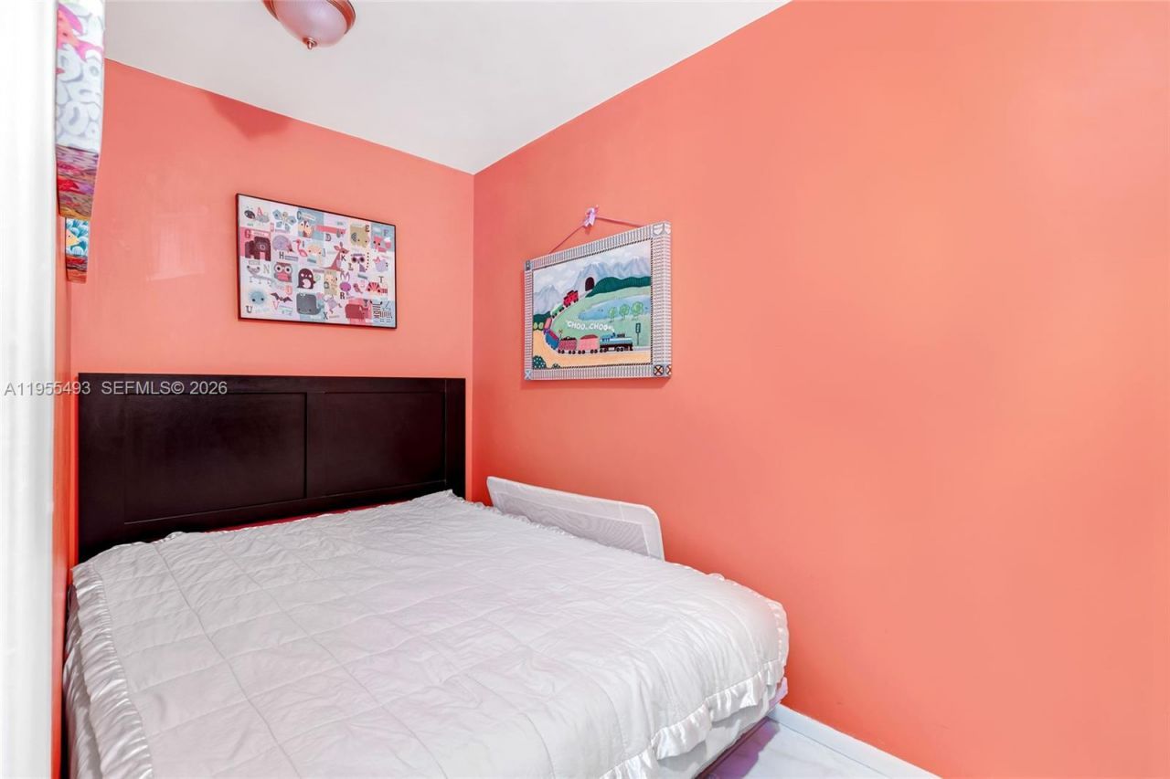 6039 Collins Ave, Unit 1206, Miami Beach, FL 33140 Photo