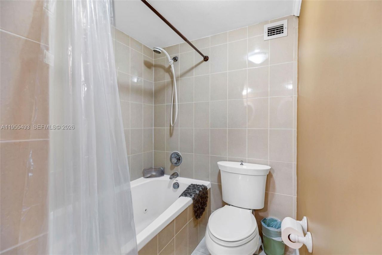 6039 Collins Ave, Unit 1206, Miami Beach, FL 33140 Photo