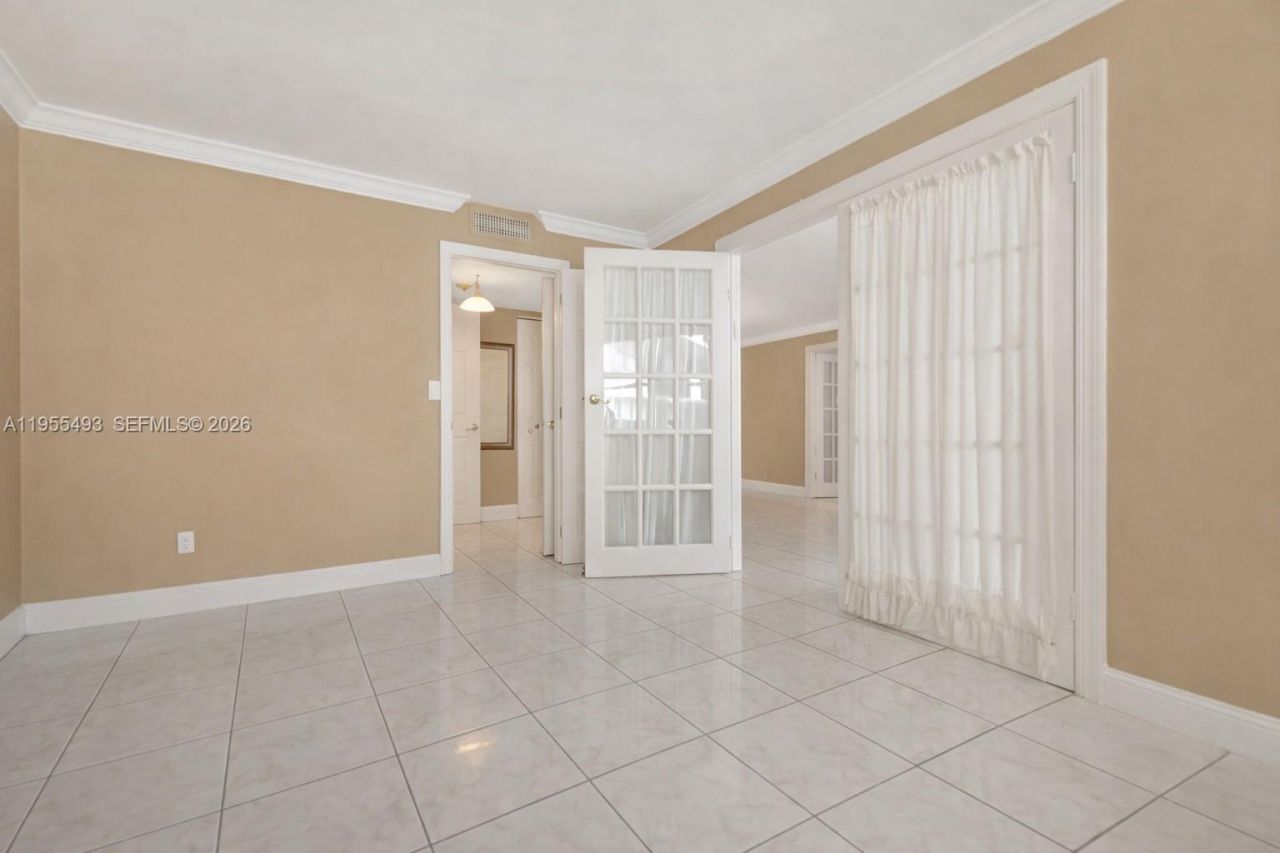 6039 Collins Ave, Unit 1206, Miami Beach, FL 33140 Photo