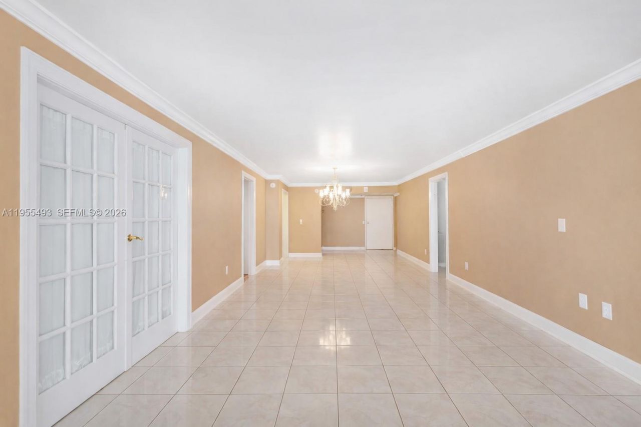 6039 Collins Ave, Unit 1206, Miami Beach, FL 33140 Photo