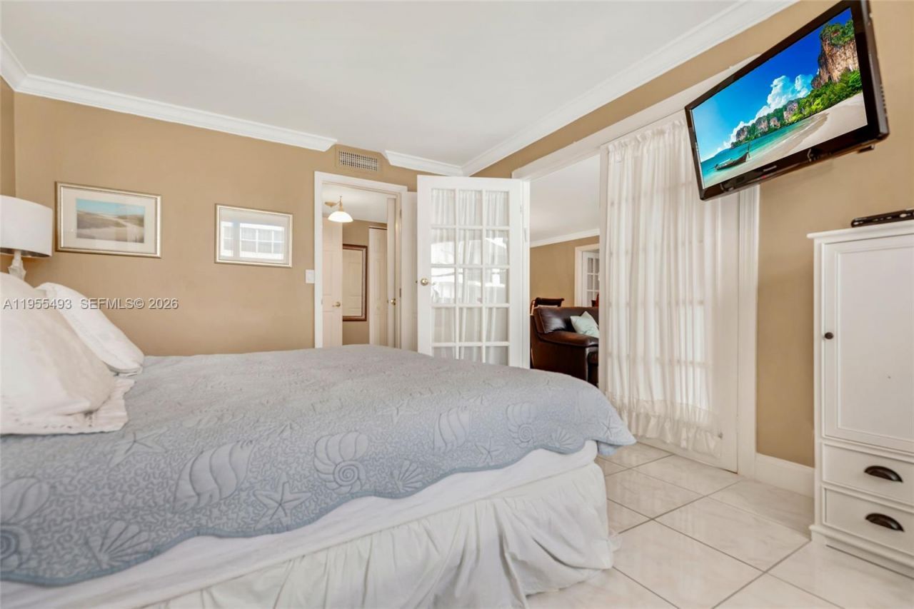 6039 Collins Ave, Unit 1206, Miami Beach, FL 33140 Photo