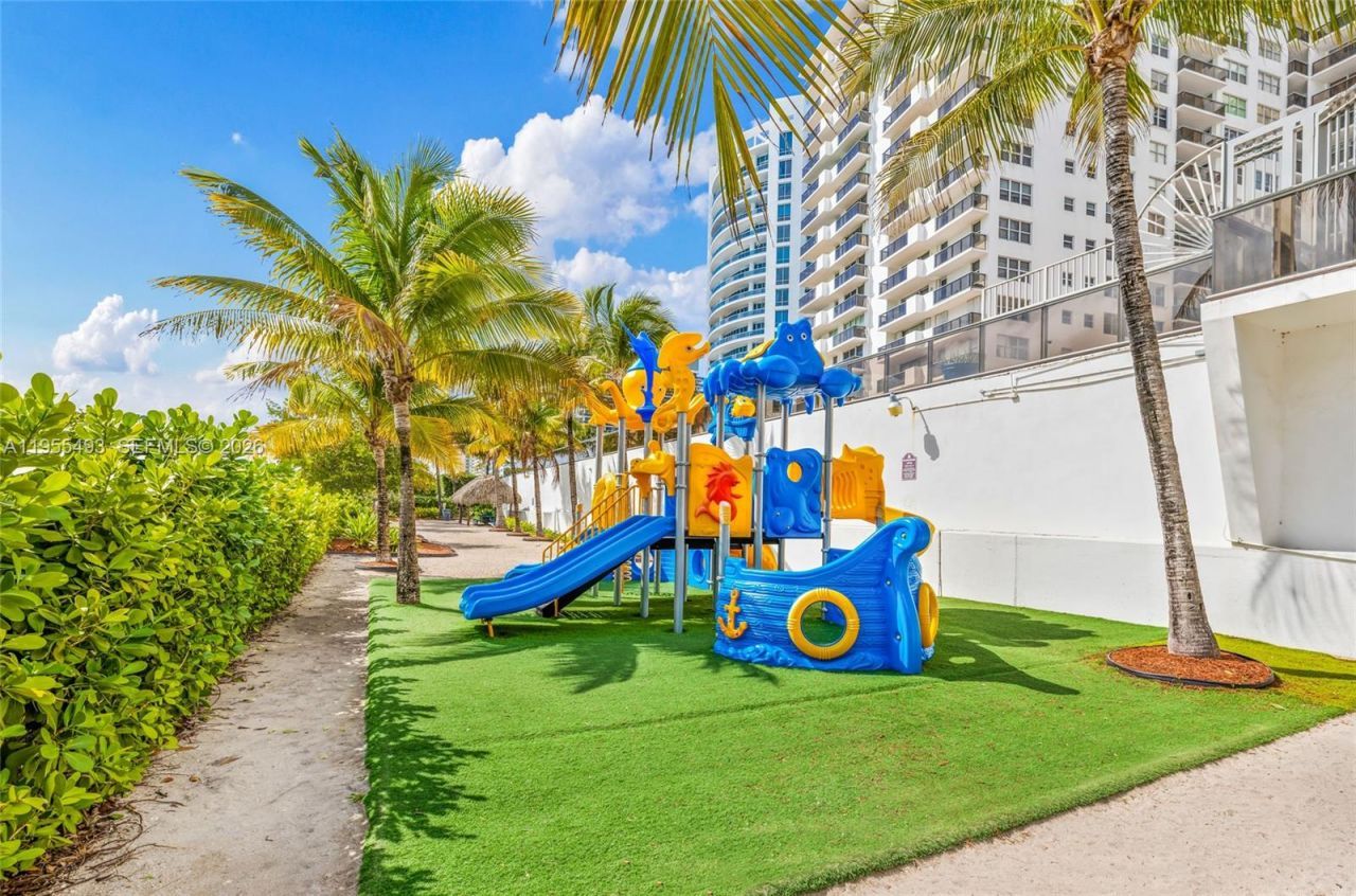 6039 Collins Ave, Unit 1206, Miami Beach, FL 33140 Photo