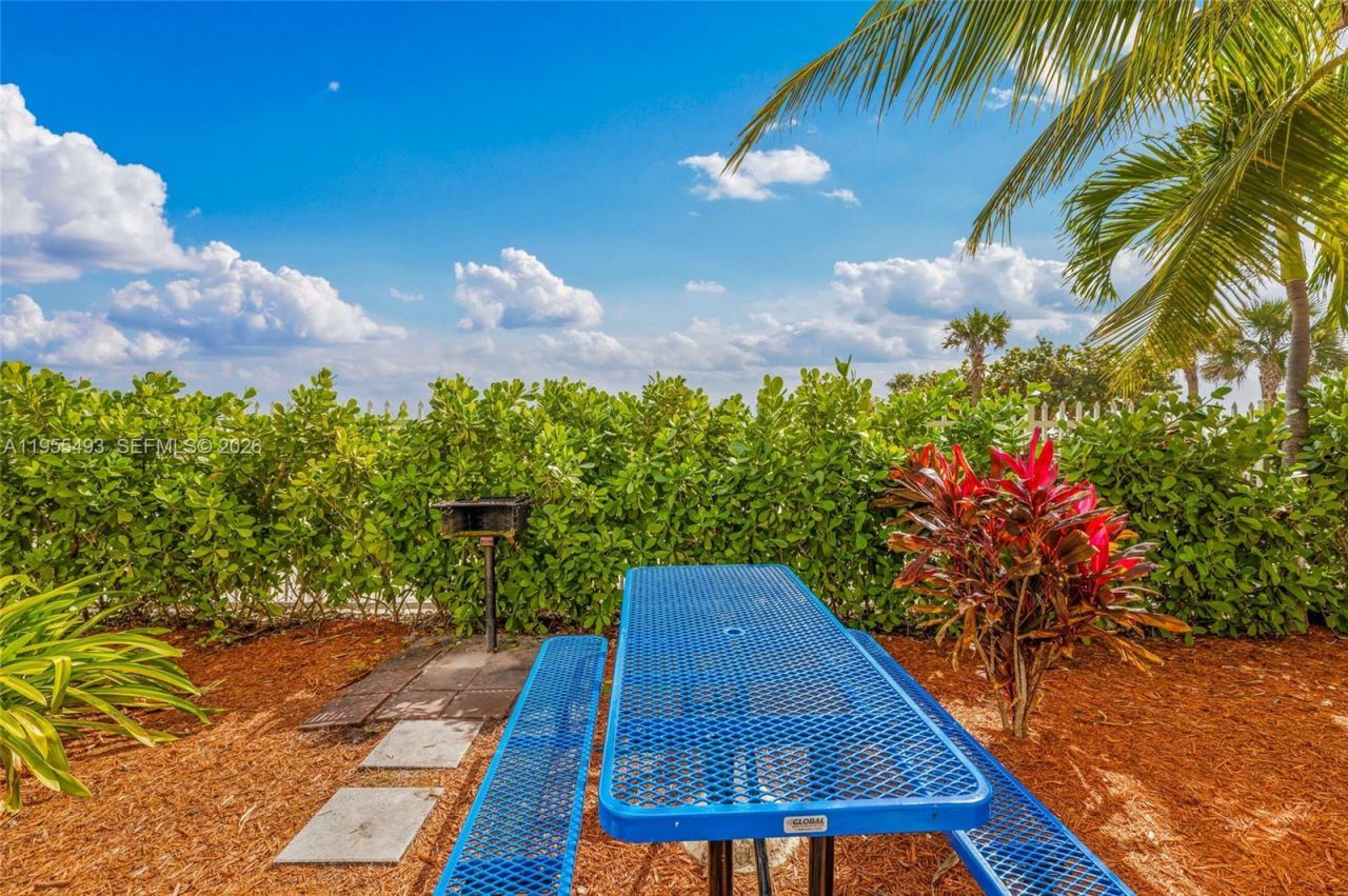 6039 Collins Ave, Unit 1206, Miami Beach, FL 33140 Photo