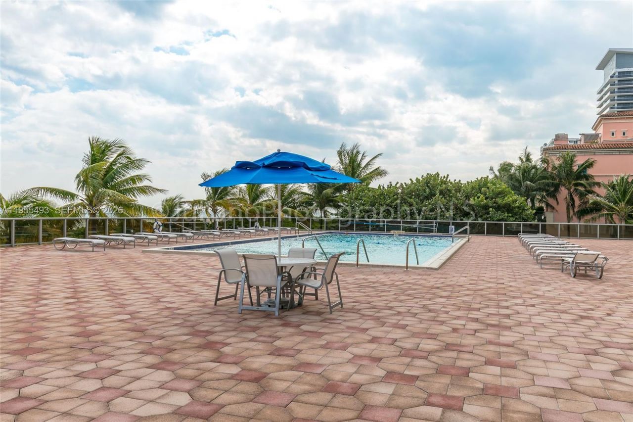 6039 Collins Ave, Unit 1206, Miami Beach, FL 33140 Photo