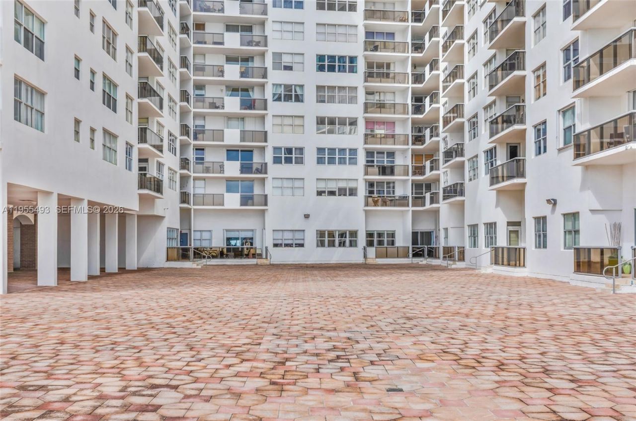 6039 Collins Ave, Unit 1206, Miami Beach, FL 33140 Photo