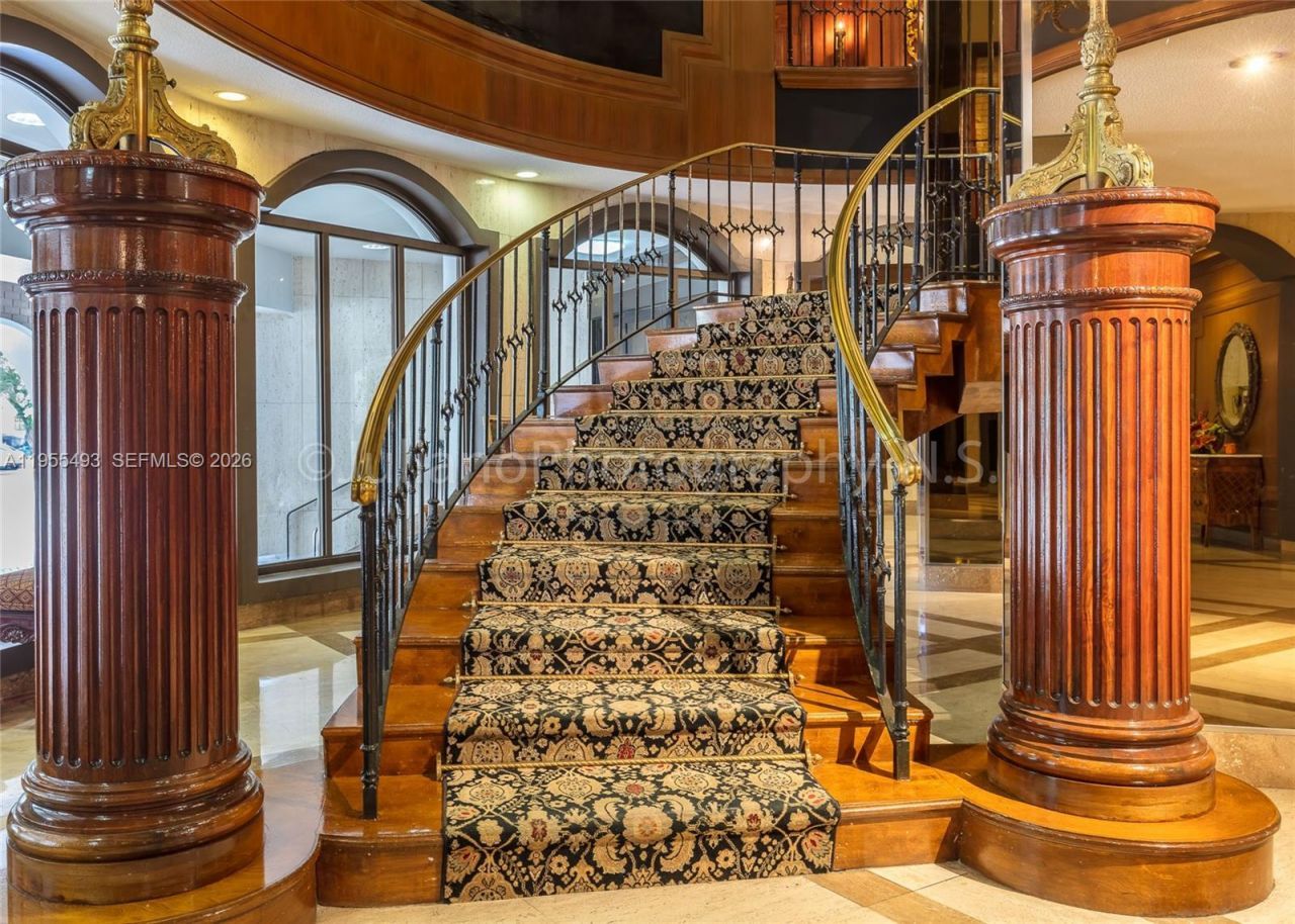 6039 Collins Ave, Unit 1206, Miami Beach, FL 33140 Photo