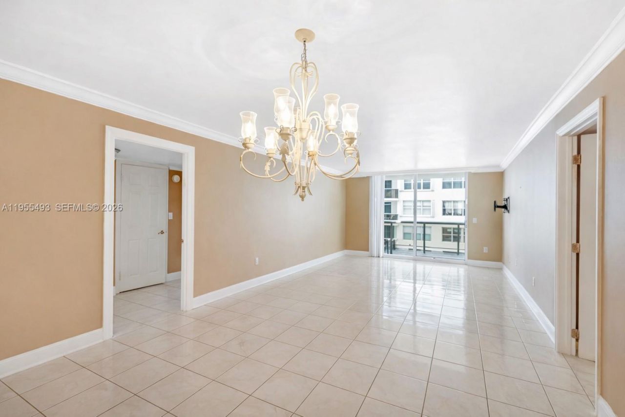 6039 Collins Ave, Unit 1206, Miami Beach, FL 33140 Photo