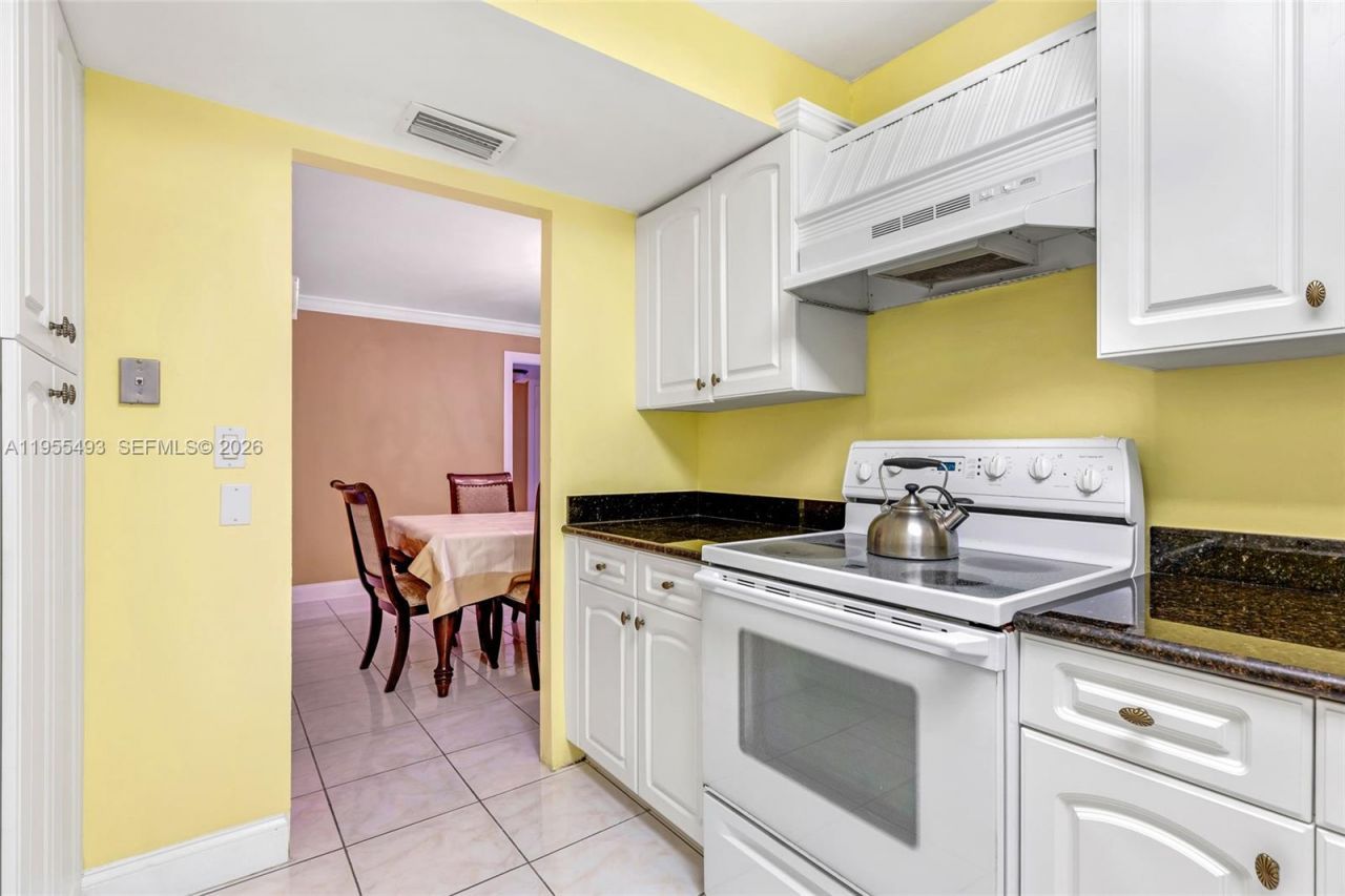 6039 Collins Ave, Unit 1206, Miami Beach, FL 33140 Photo