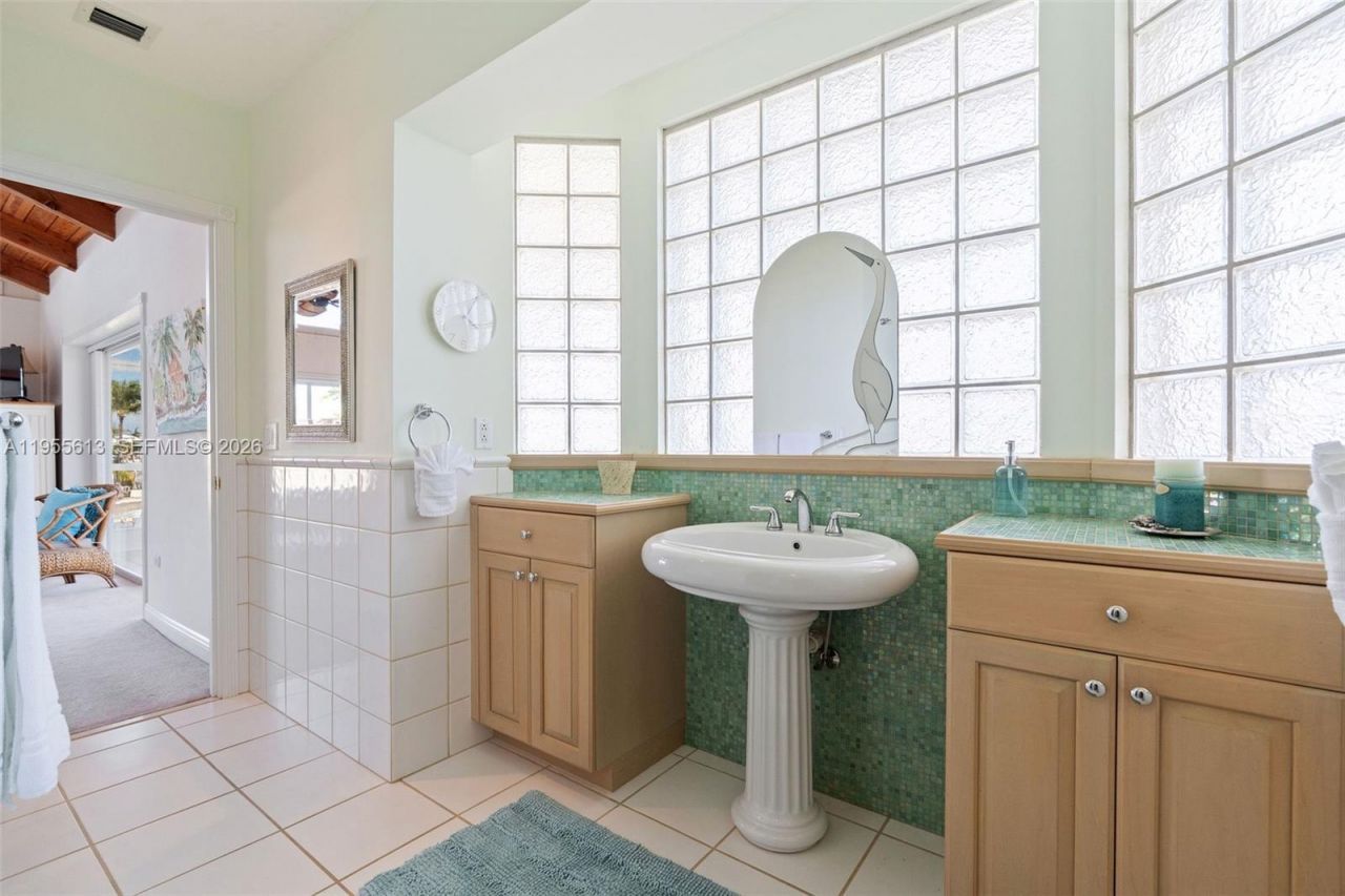 44 W Plaza Del Lago, Lower Keys, FL 33036 Photo