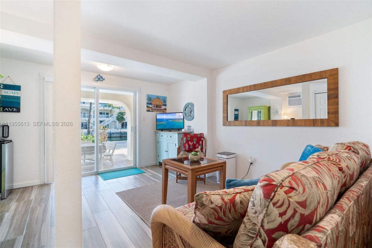 44 W Plaza Del Lago, Lower Keys, FL 33036 Photo